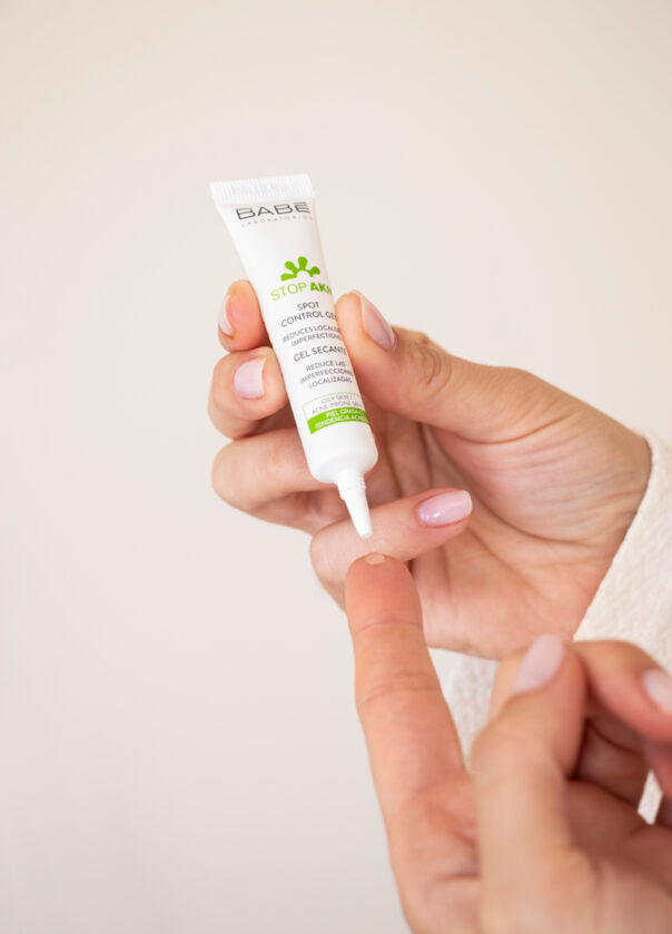 STOP AKN GEL SECANTE - 8ml / gel puntual de tratamiento para secar brotes y acné