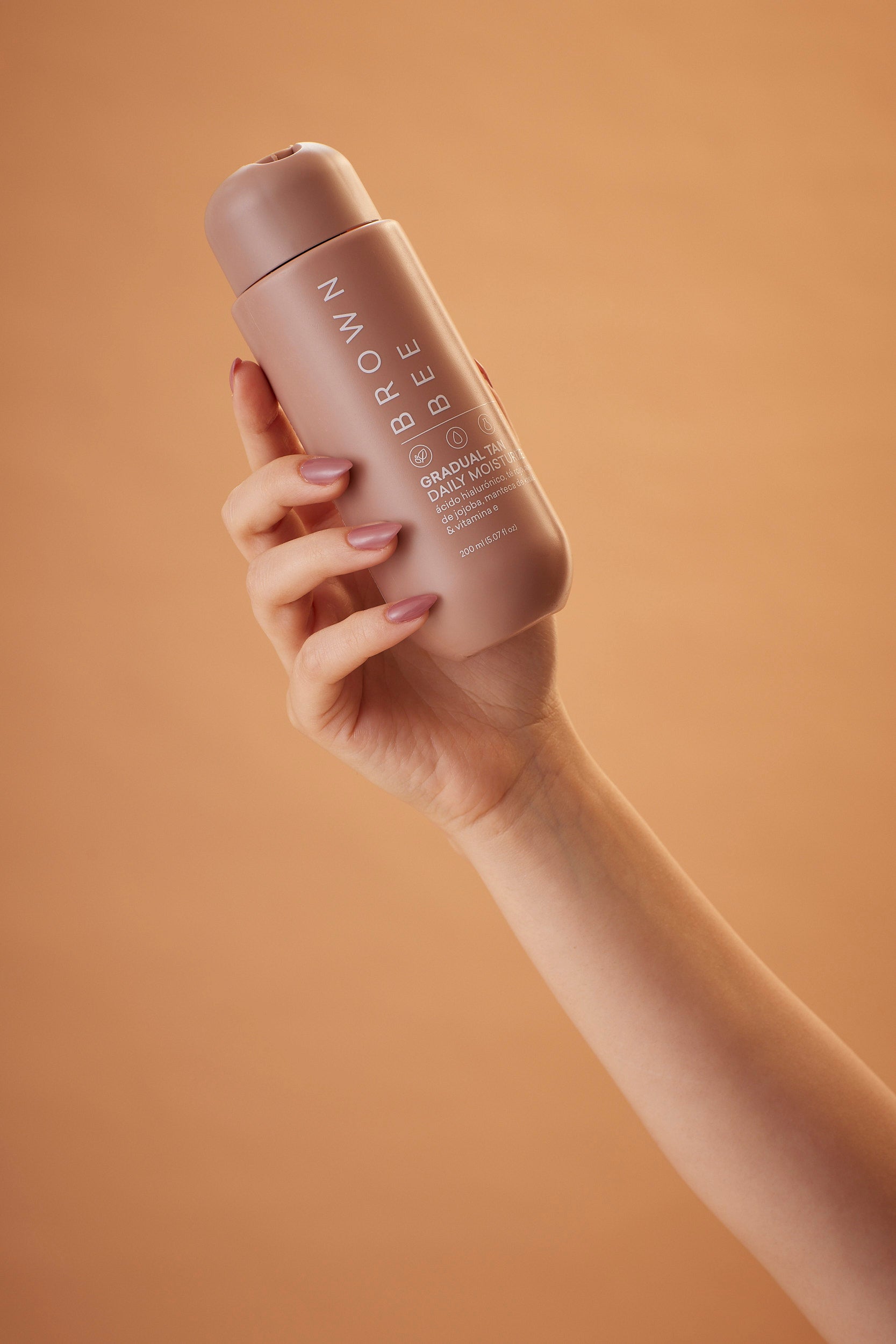 Crema Gradual Tan 200mL - Tratamiento 4 en 1: broncea, hidrata, perfecciona y repone tu piel.