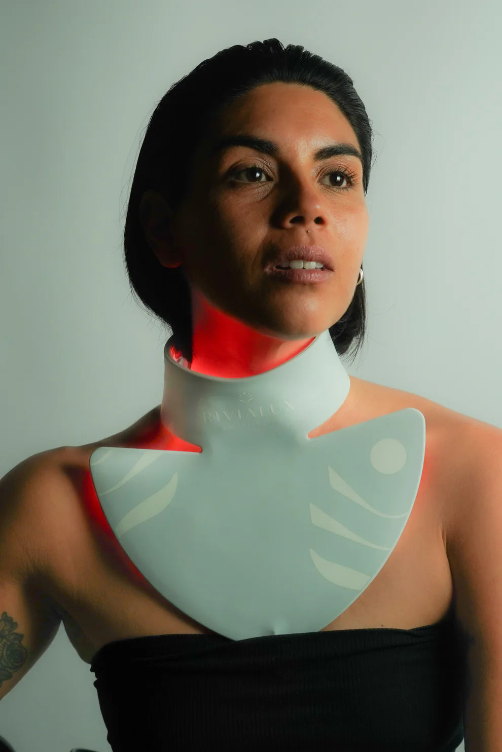 RiviaLux Máscara cuello y pecho LED Luz Roja e Infrarroja - Antienvejecimiento, Colágeno, Firmeza y Luminosidad