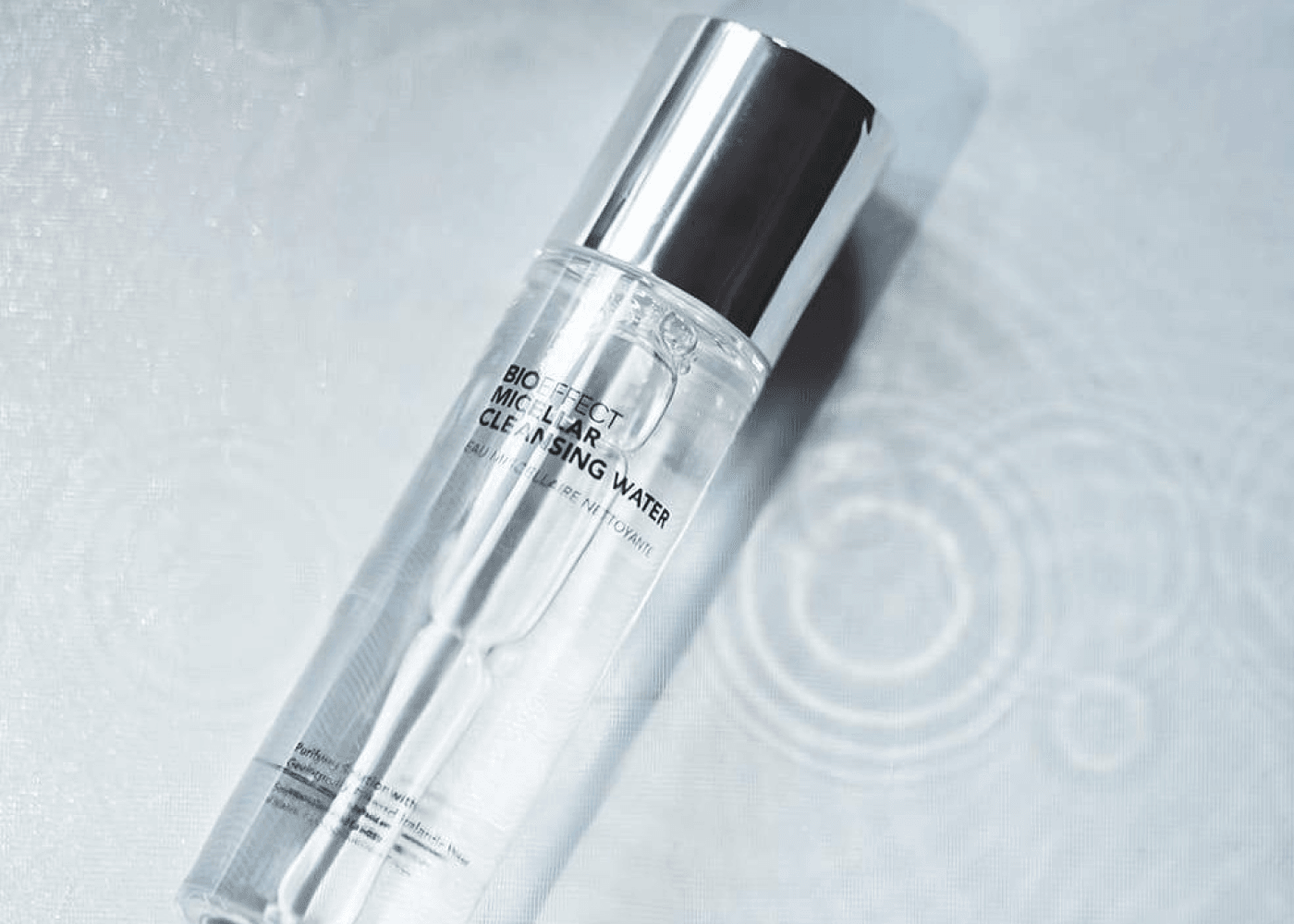 Bioeffect Micellar Cleansing Water 200 mL - Agua Micelar Limpiadora Hidratante Sin Aceite que elimina la grasa, el maquillaje y las impurezas sin resecar la piel