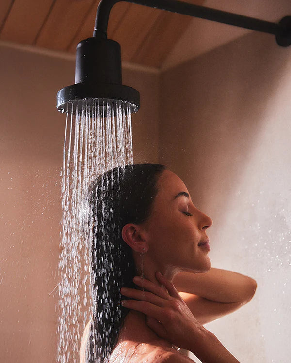 flo.  Ducha Fija con Filtro 10 Etapas y Vitamina C | Agua Purificada para tu Piel y Cabello